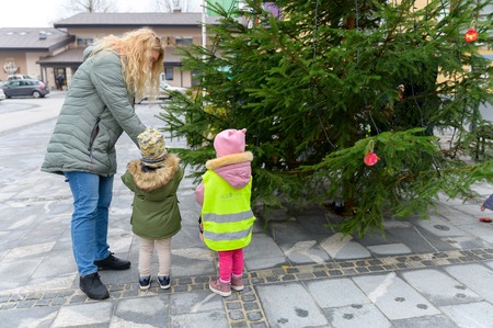 8 Okrasitev smreke v trškem jedru